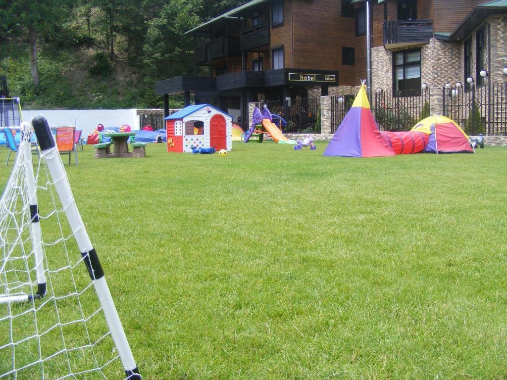 Hotel Hillden Lodge&Restaurant Drumu Carului Bagian luar foto