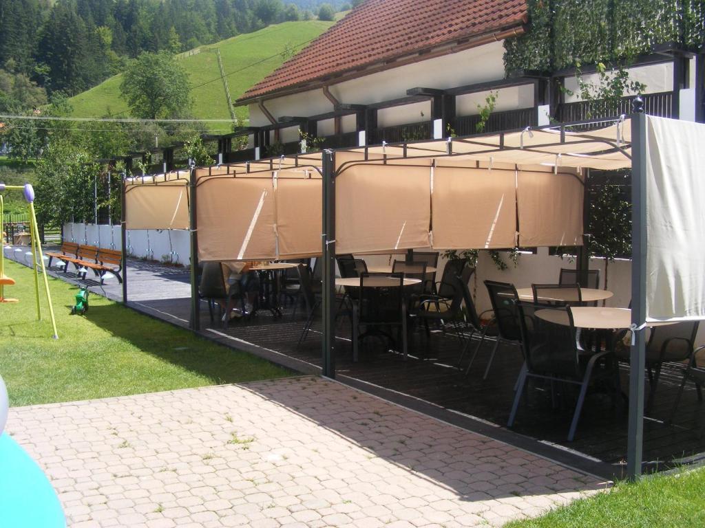 Hotel Hillden Lodge&Restaurant Drumu Carului Bagian luar foto