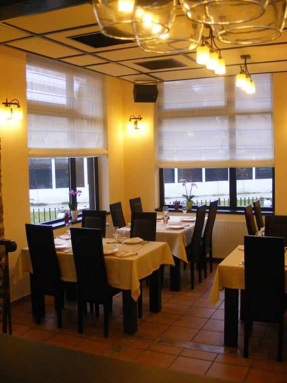 Hotel Hillden Lodge&Restaurant Drumu Carului Bagian luar foto
