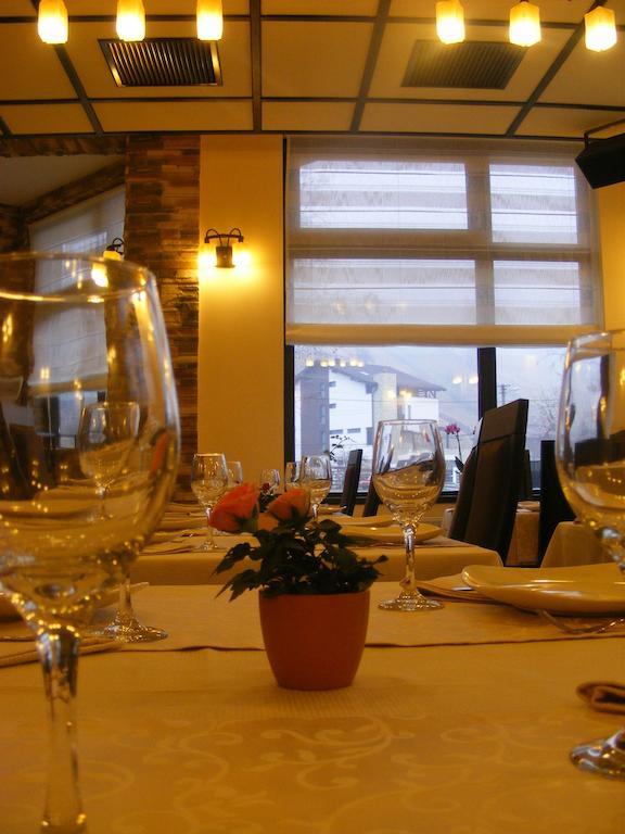 Hotel Hillden Lodge&Restaurant Drumu Carului Bagian luar foto