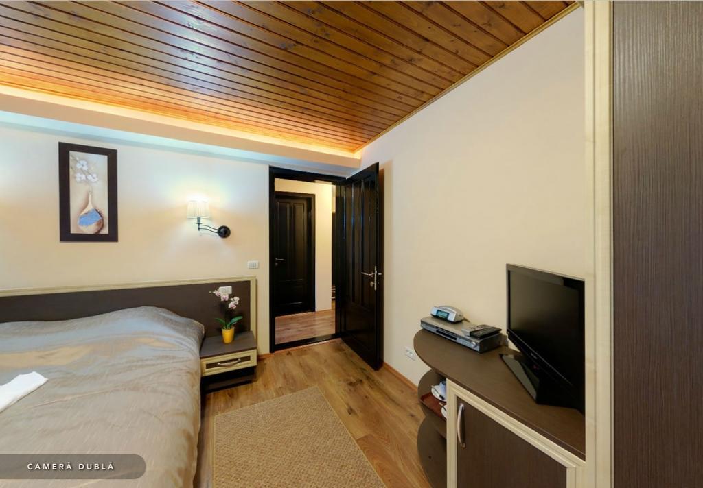 Hotel Hillden Lodge&Restaurant Drumu Carului Bagian luar foto