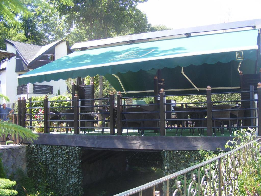 Hotel Hillden Lodge&Restaurant Drumu Carului Bagian luar foto