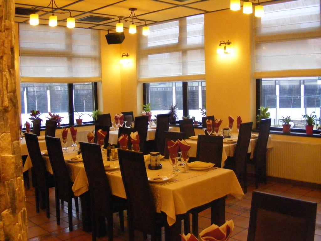Hotel Hillden Lodge&Restaurant Drumu Carului Bagian luar foto
