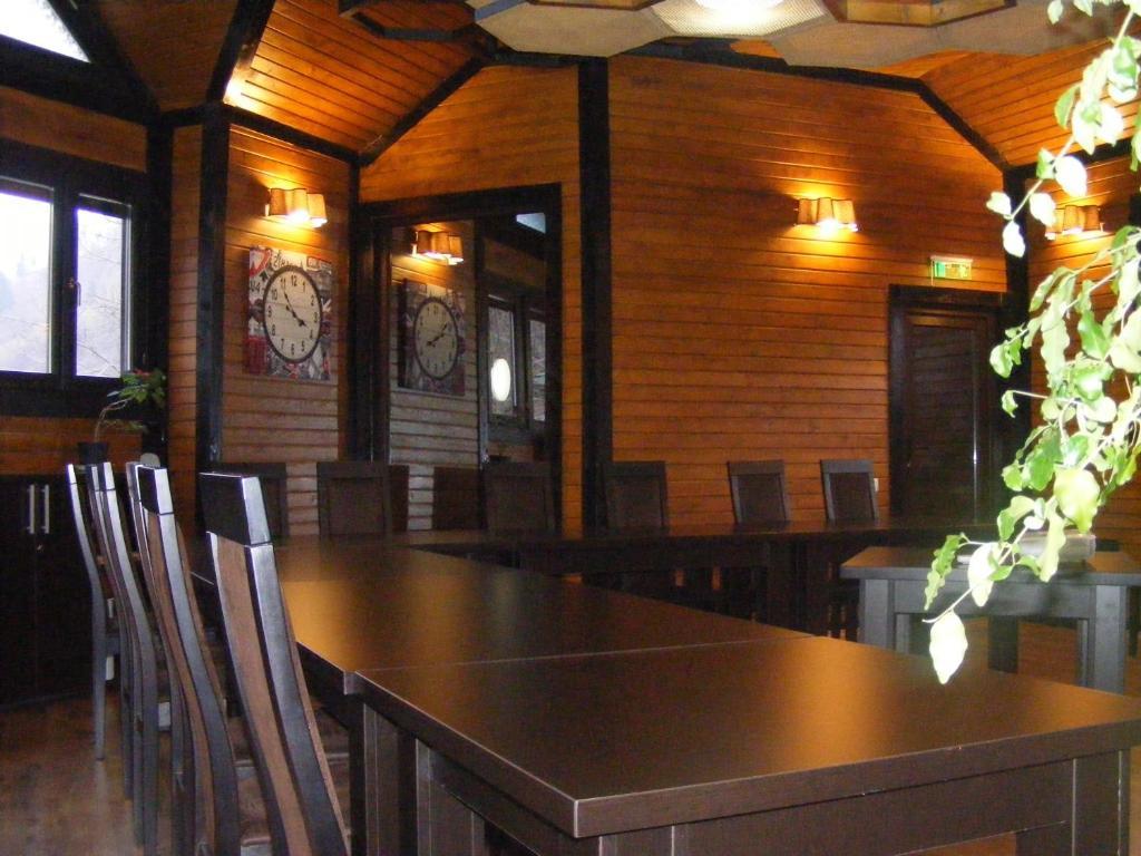 Hotel Hillden Lodge&Restaurant Drumu Carului Bagian luar foto