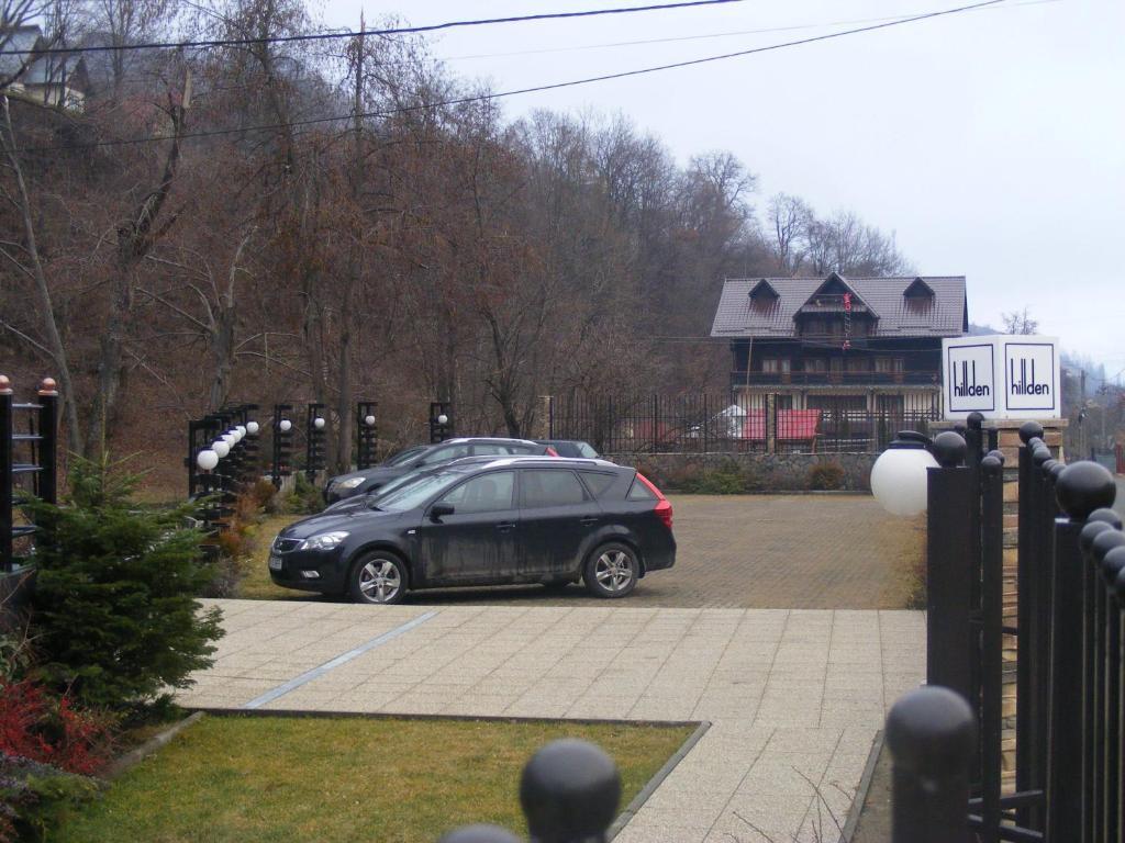 Hotel Hillden Lodge&Restaurant Drumu Carului Bagian luar foto